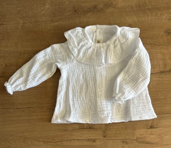 CAMISA BLANCA CUELLO VOLANTE